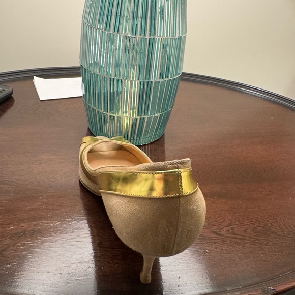 Red Bottoms. Tan Suede Peep Toe Pumps With Gold Accents fit like size 8. - Picture 12 of 12